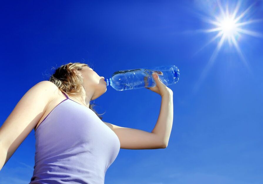 drink water with a lazy diet photo 2